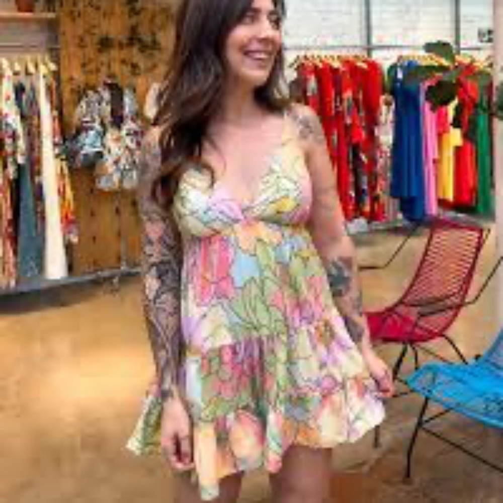 🌸 Farm Floral Romper – Size L (G) 🌸